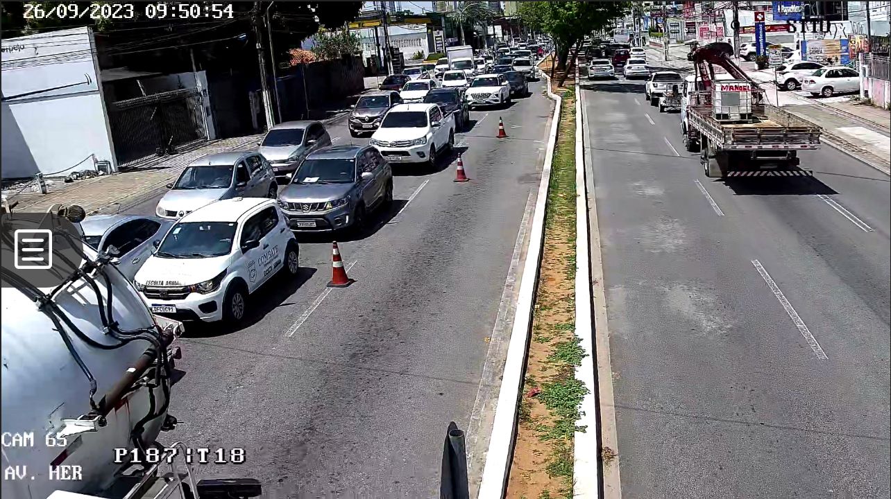 Grande Ponto - Manutenção da Caern deixa trânsito lento na Avenida Hermes  da Fonseca