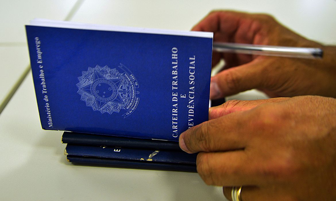 Semana de 4 dias; veja propostas de redução da jornada de trabalho em discussão no Congresso