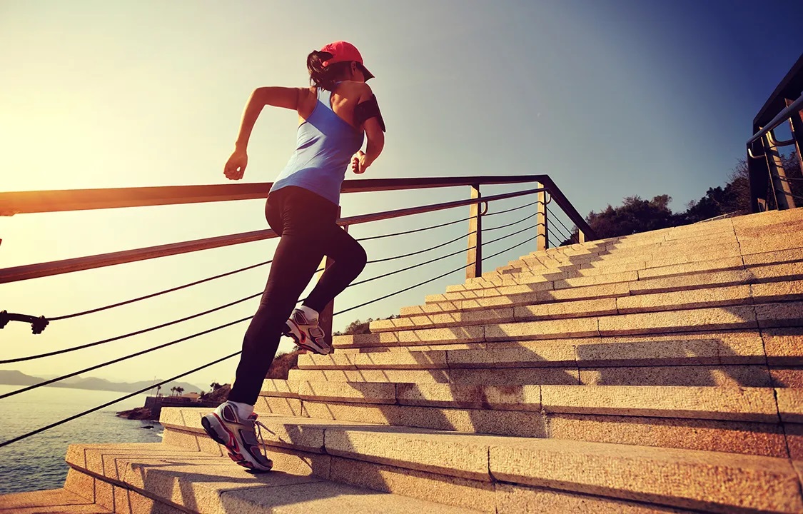 Subir escadas pode reduzir o risco de doenças cardíacas em 20%, diz estudo