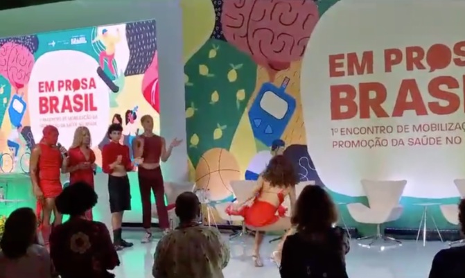 'Inapropriada', diz Ministério da Saúde após ser questionado por dança erótica em evento