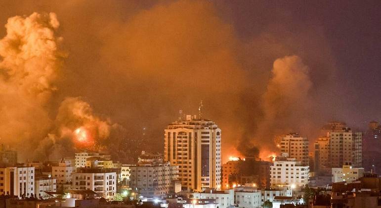 Grupo terrorista Hamas promete executar reféns e transmitir ao vivo caso Israel não cesse ataques a alvos civis em Gaza