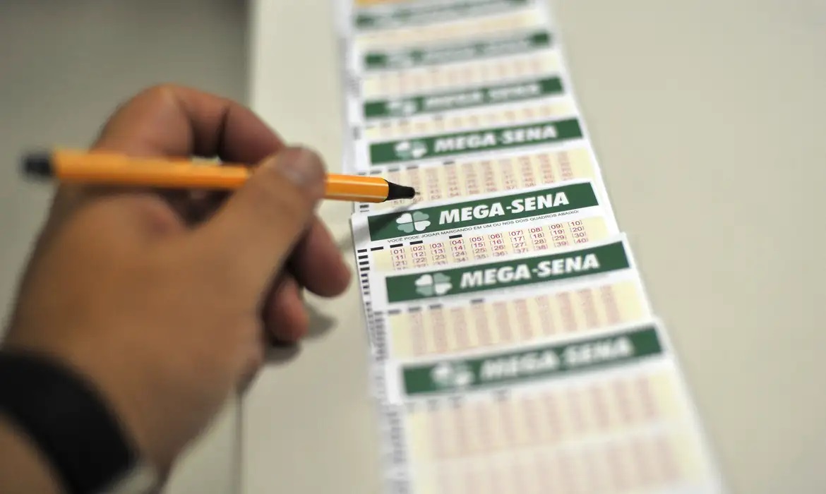 Ninguém acerta Mega-Sena, e prêmio sobe para R$ 37 milhões; veja dezenas