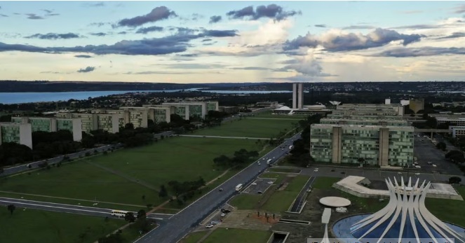 Pioram as expectativas de rombo nas contas públicas até 2026