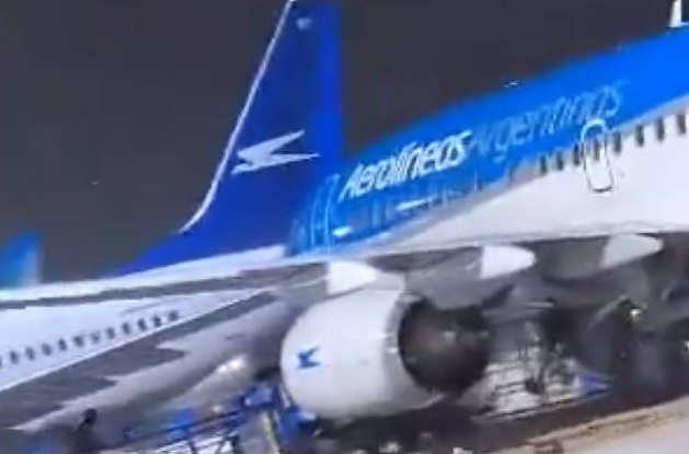 VÍDEO: Temporal arrasta avião, fecha aeroporto e deixa rastro de destruição em Buenos Aires