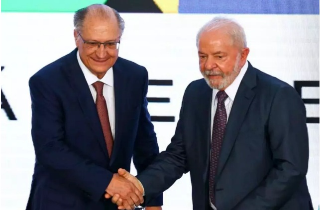 Lula faz lembrar ‘volta à cena do crime’ de Alckmin