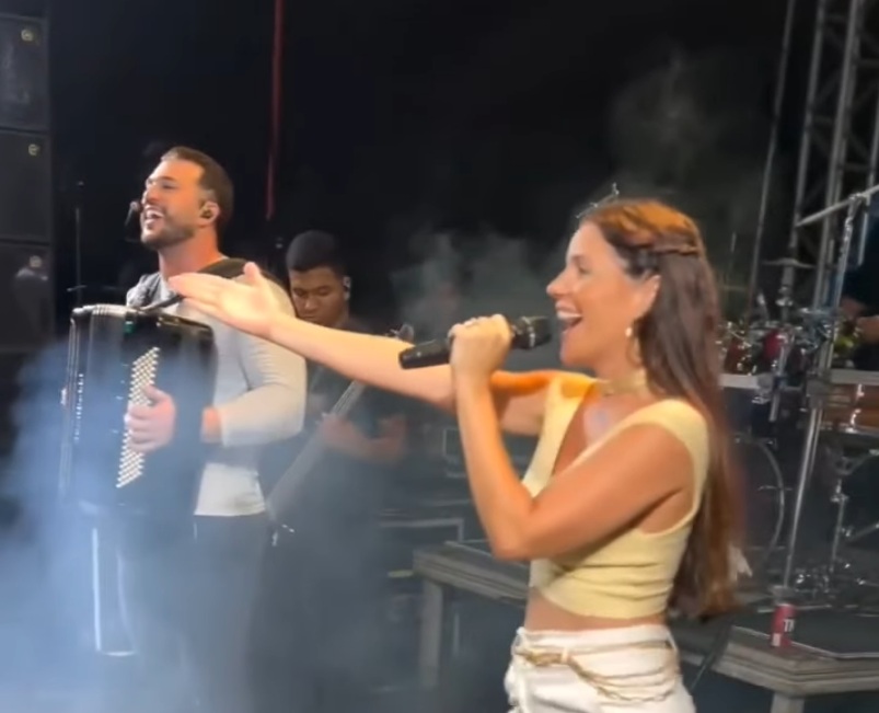 VÍDEO: Prefeita do RN viraliza após subir no palco, cantar e dançar com "Mini Neymar"
