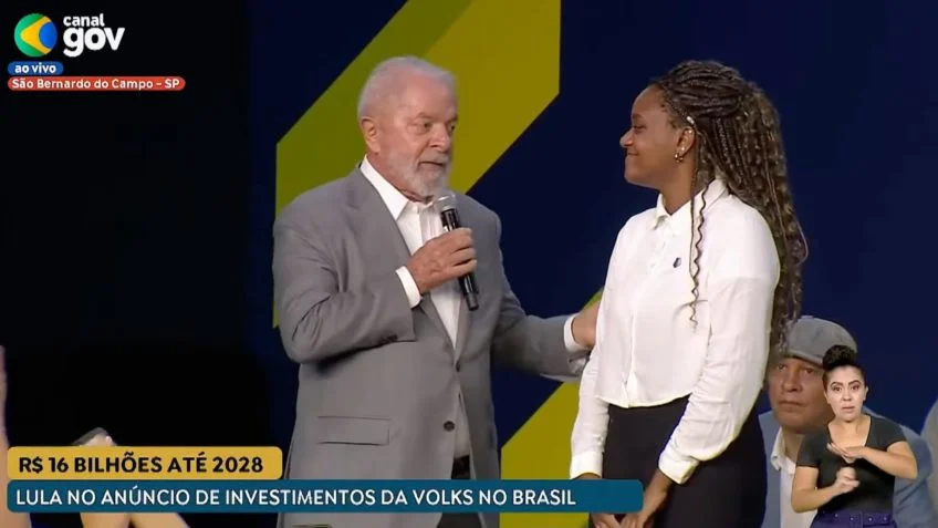 (VÍDEO) Racismo? "Afrodescendente assim gosta do batuque de um tambor", diz Lula ao lado de jovem negra; ASSISTA