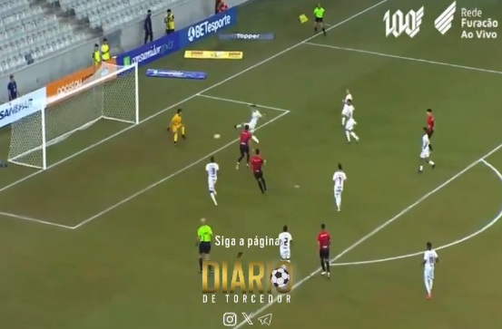 VÍDEO: Goleiro defende pênalti e zagueiro faz gol contra bizarro em Campeonato Estadual; ASSISTA