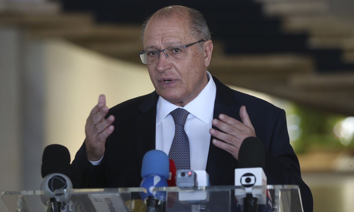 Integrantes do PT descartam Alckmin da chapa presidencial nas eleições de 2026